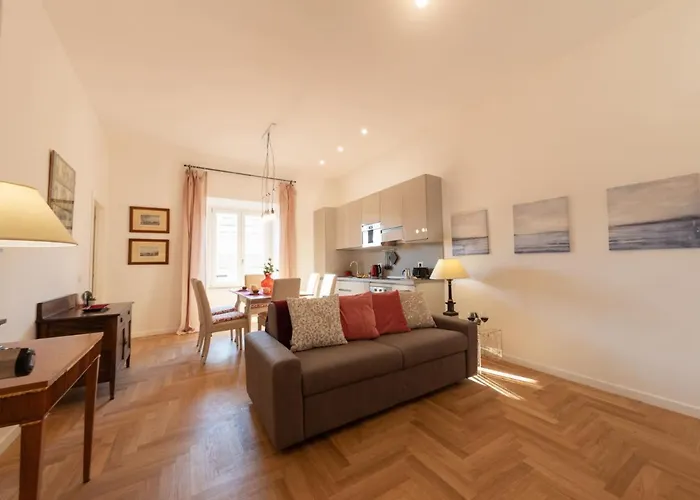 The Rent - Bright Near Isola Tiberina * Roma