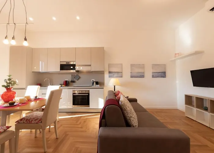 The Rent - Bright Near Isola Tiberina Daire